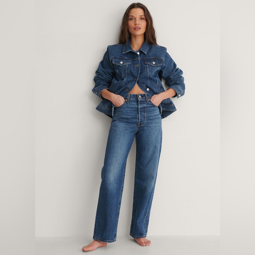 Levi's Women's Straight Leg Jeans in Mid Blue Denim